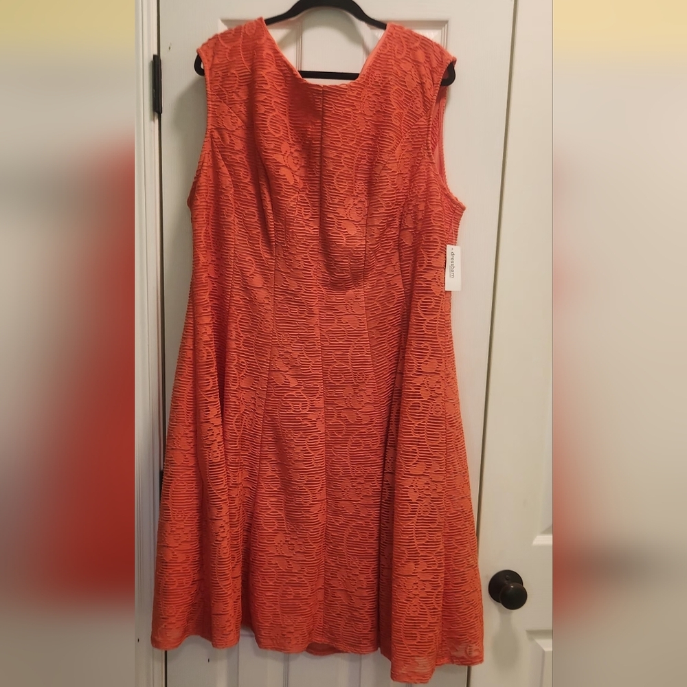 Sleeveless steuctured Dress